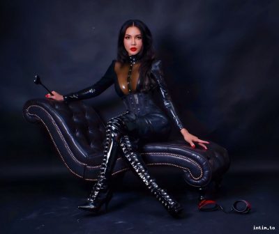 Aylin, Berlin, schwarz