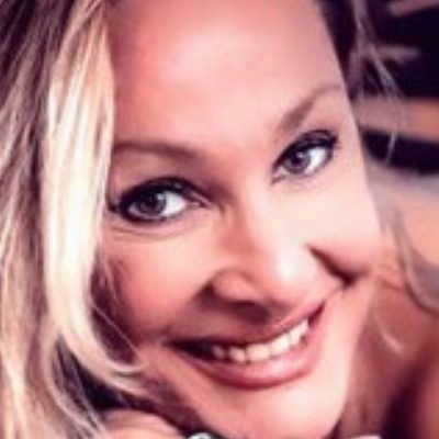 Julia, Celle, blond