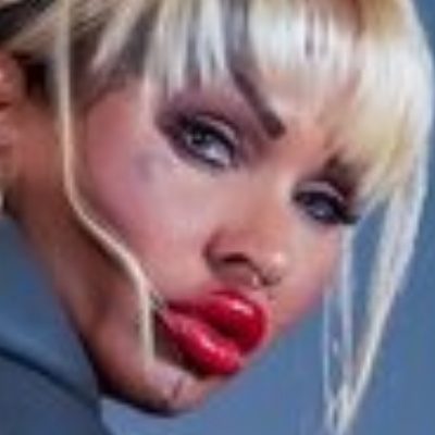 Mallory, Berlin, blond