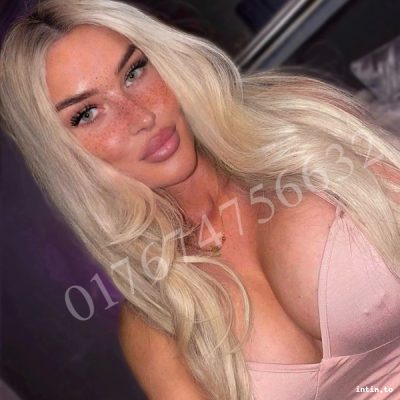 Annika, Berlin, blond