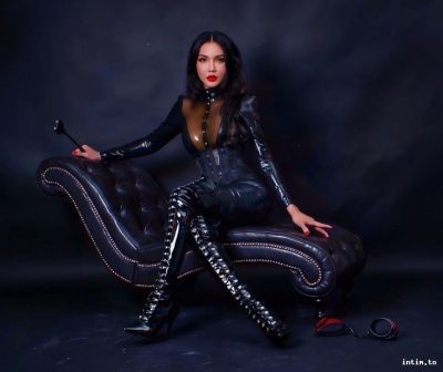 Aylin, Berlin, schwarz