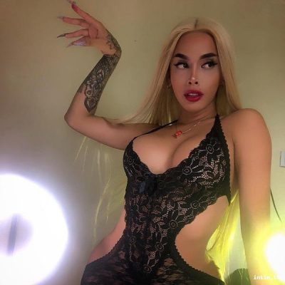 TS Jeeaneskii, Frankfurt am Main, blond