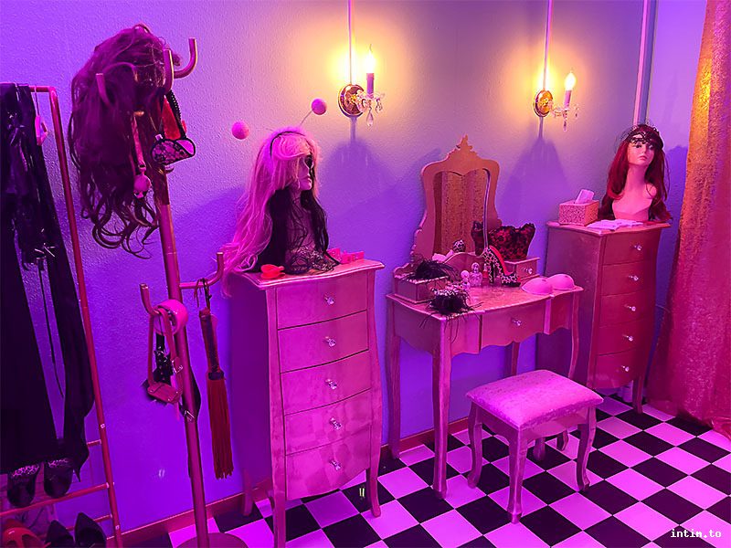 Sina Imperia, Offenbach, pink