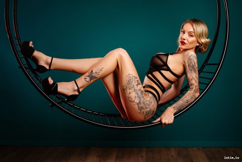 Nathali, Coburg, blond