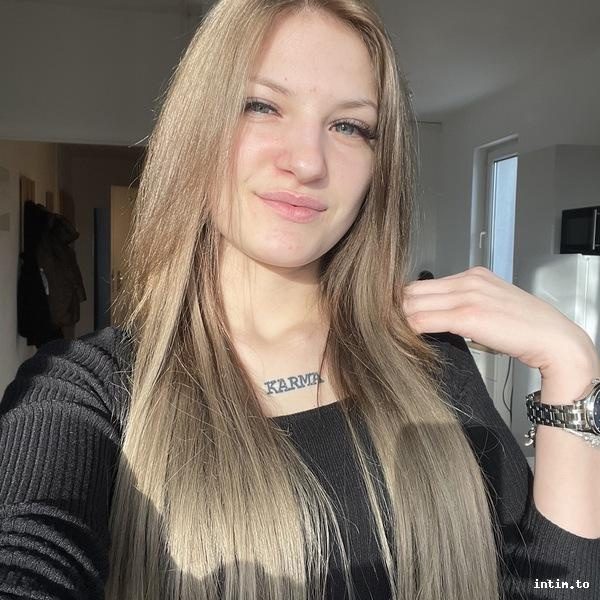 Daria, Dessau, blond