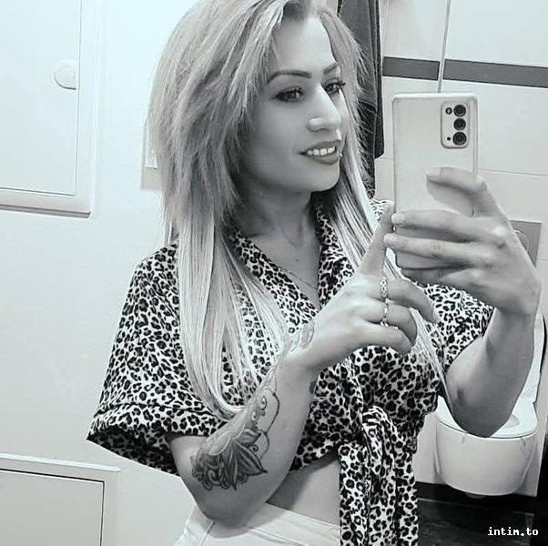 Lara, Frankfurt am Main, blond
