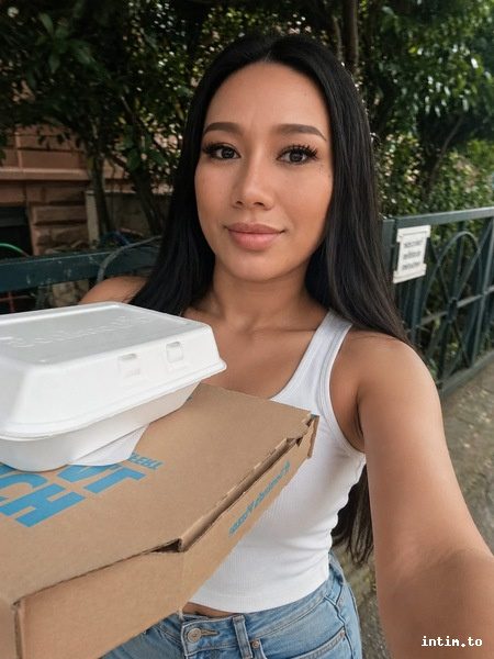 Naomi, Nürnberg, dunkel